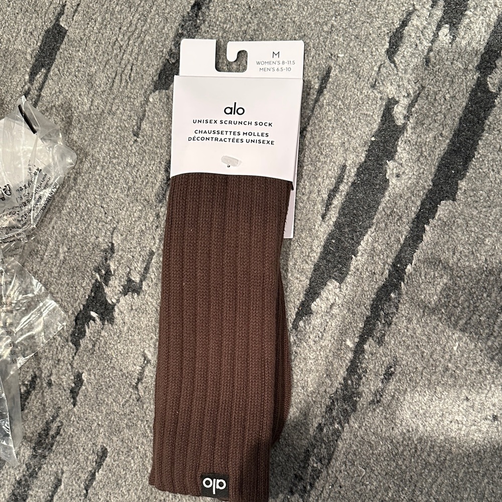 ALO Yoga Unisex Scrunch Sock in Rich Brown